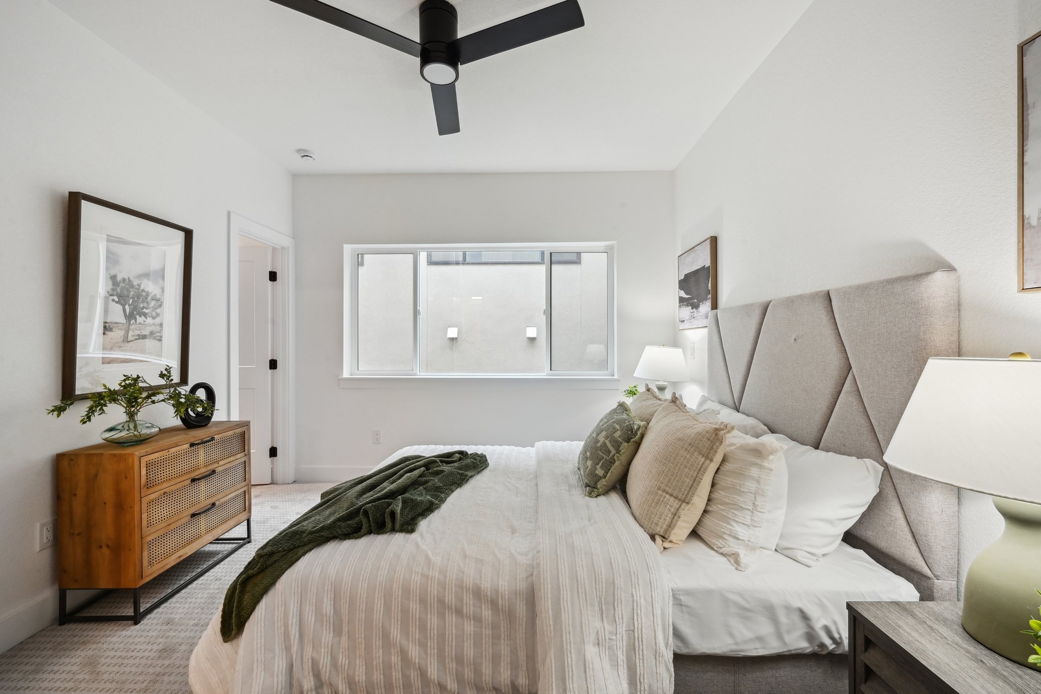 016 Second bedroom.jpg