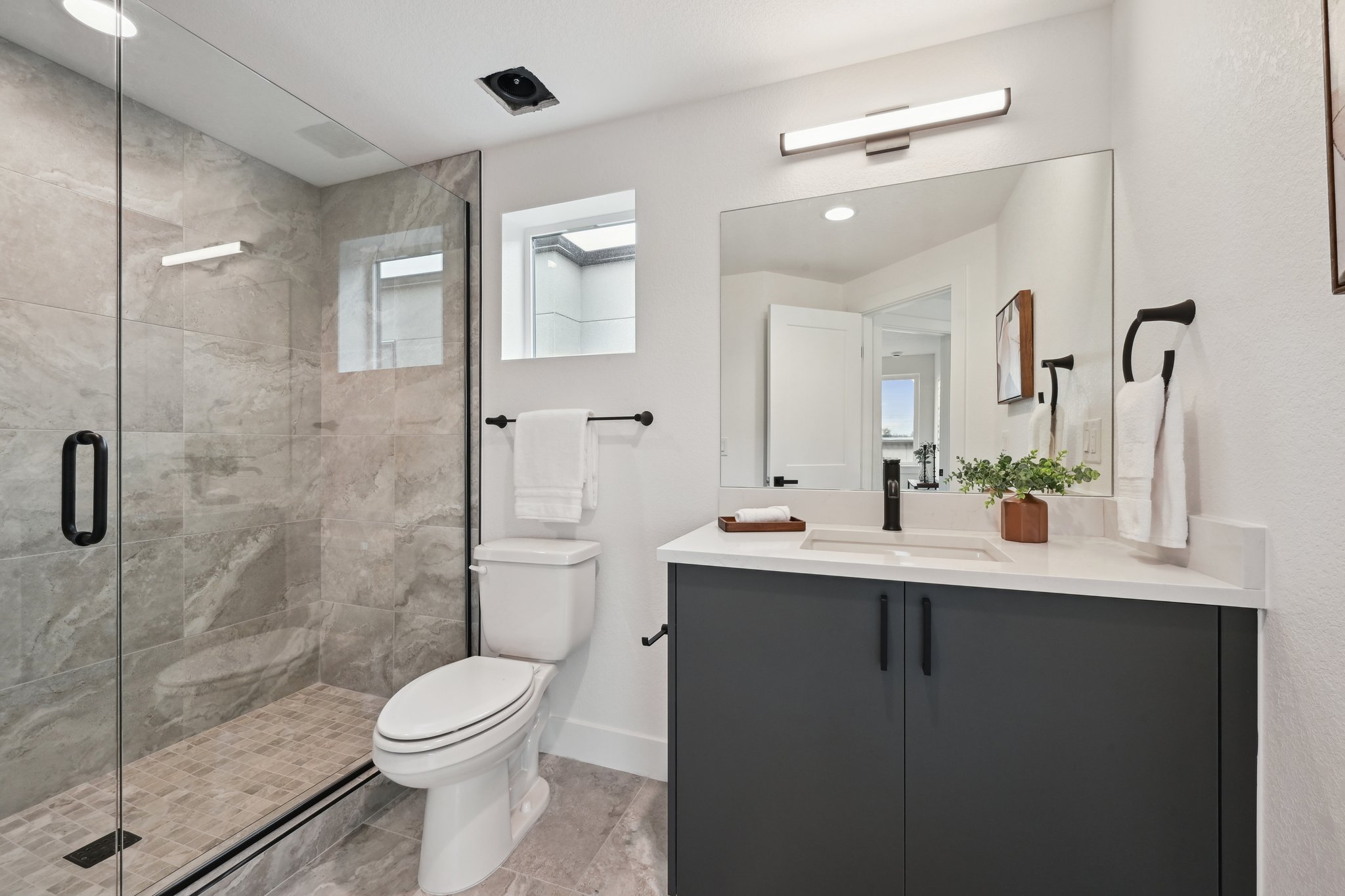 021 Third floor bathroom.jpg