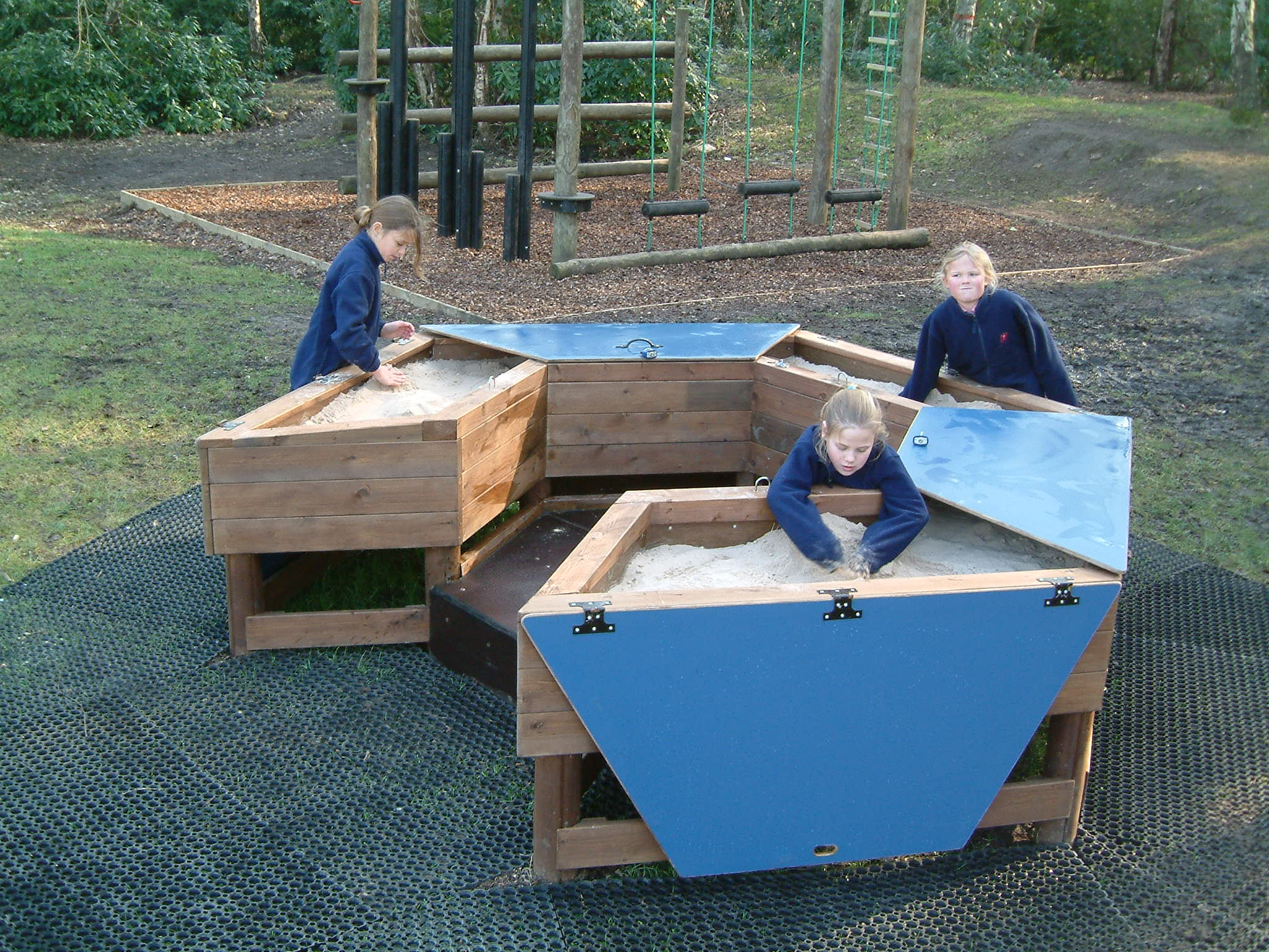 Hexagonal Sandpit : Code A1999F