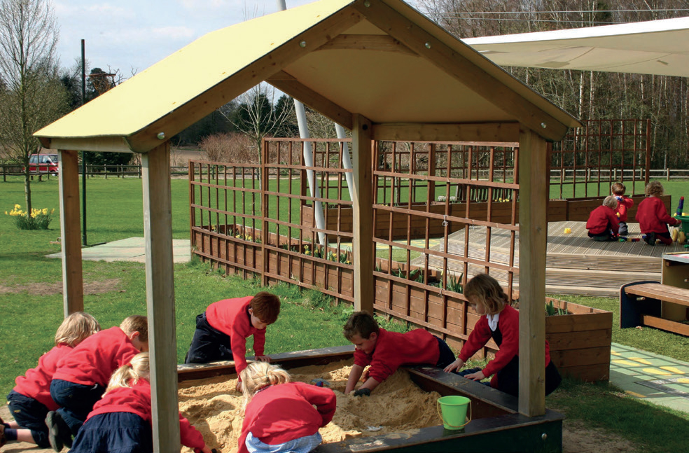 Roofed Sandpit : Code A1999R