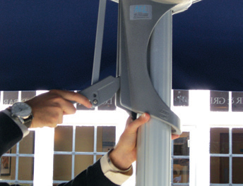 Lever enables easy operation of Sauvignon umbrellas