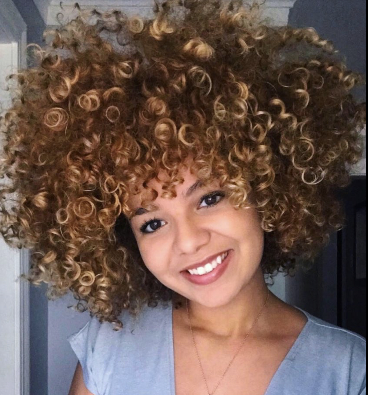 SONRIE, ERES BELLA