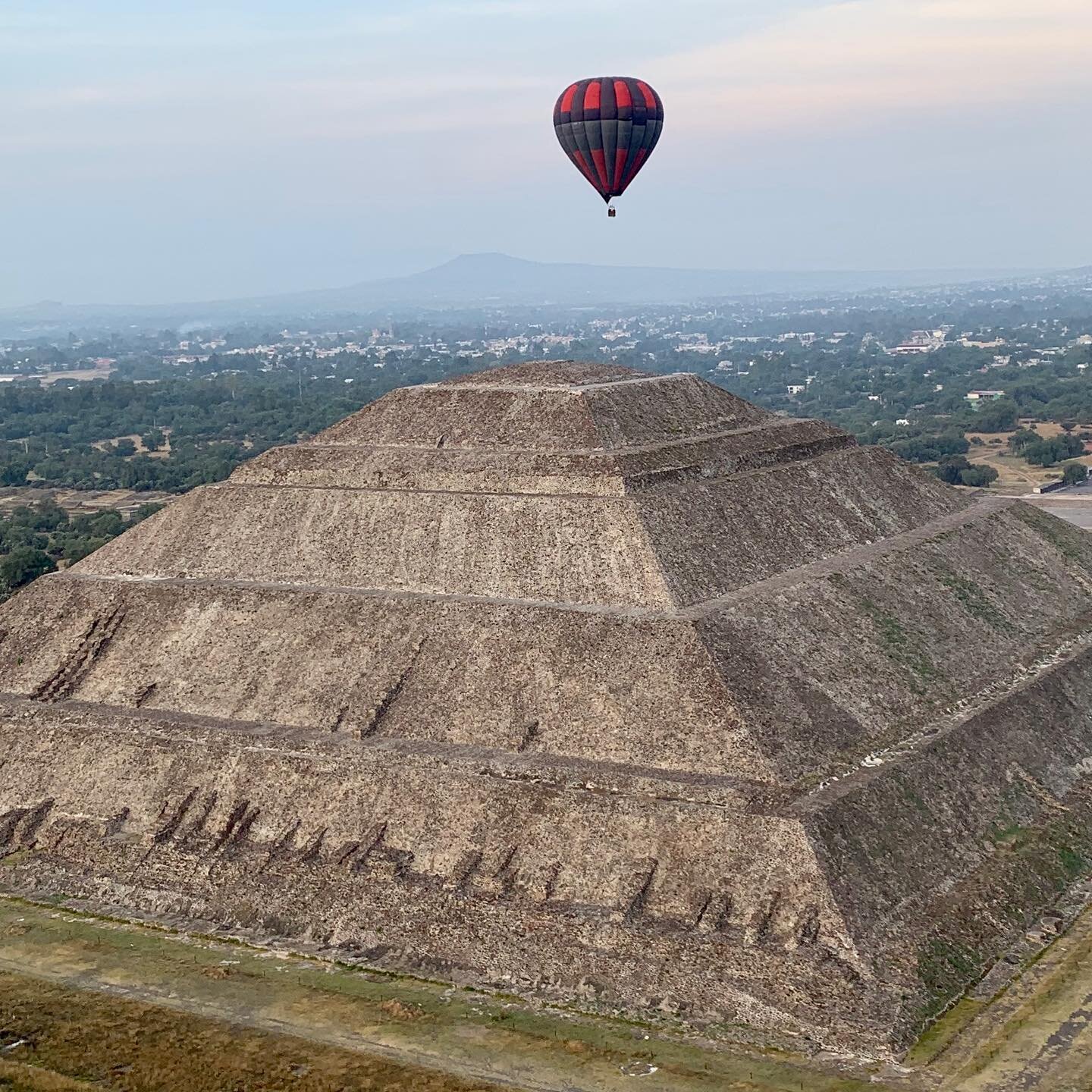 What a spectacular way to admire the Pyramid of the Sun, in Teotihuac&aacute;n, Mexico. #hotairballoon #teotihuacan #pyramid #pyramids #upupandaway #mexico #mexicocity #cdmx #travel #wander #wanderlust #wandersnevercease