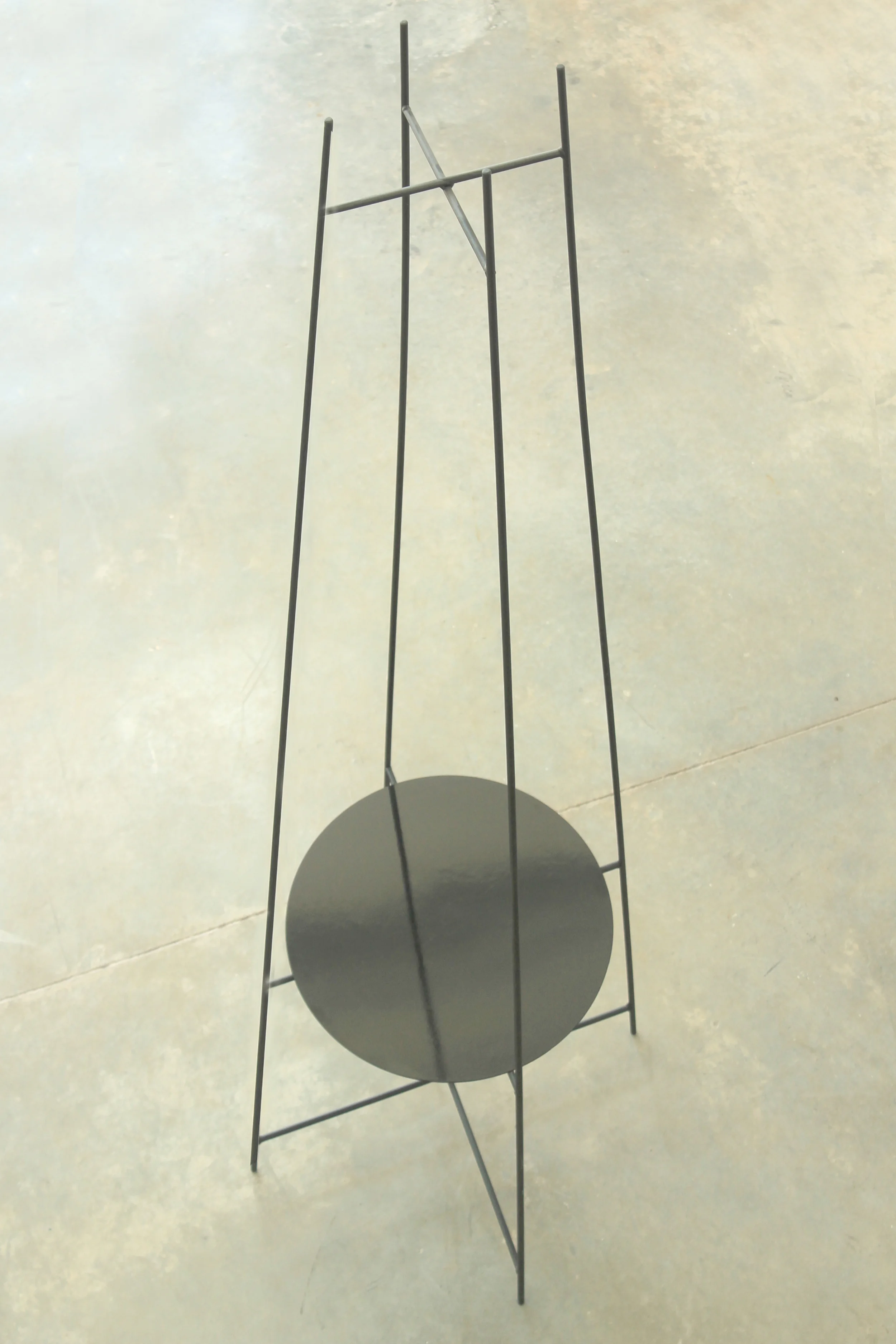 PY2 Estructura de varilla metálica Ø10mm Dimensiones: - 2200 x 500 x 500 Terminación: pintura a horno