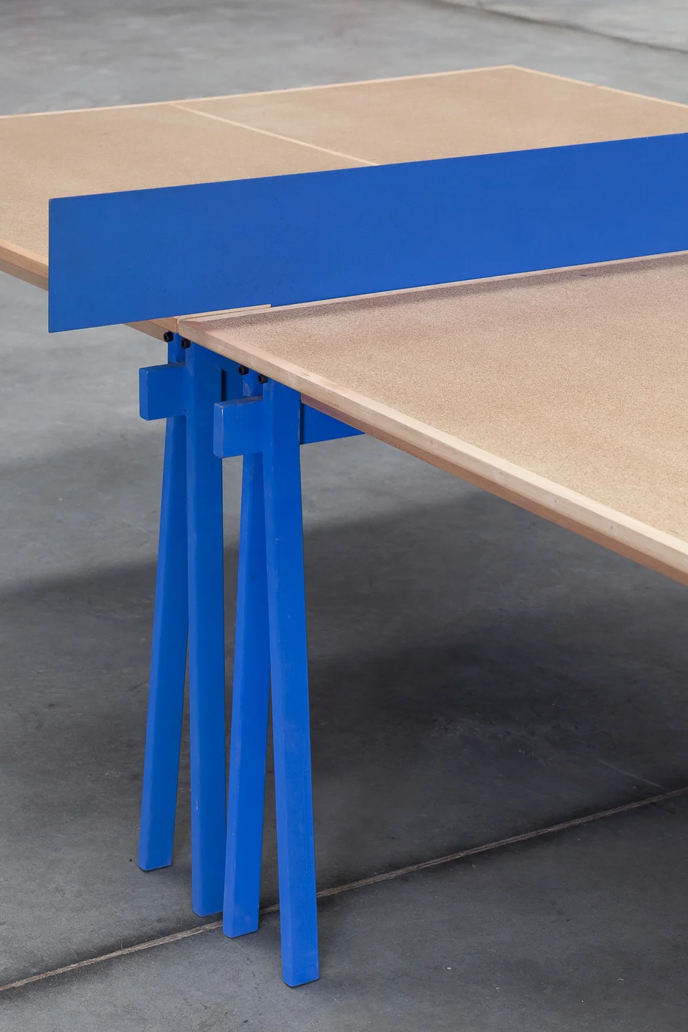 PNG PNG Estructura metálica Placa aglomerado y madera de guatambú maciza Valores: - 1525 x 2740 x 755 $20.720.- + I.V.A. Material de erminación: laca poliuretánica satinada