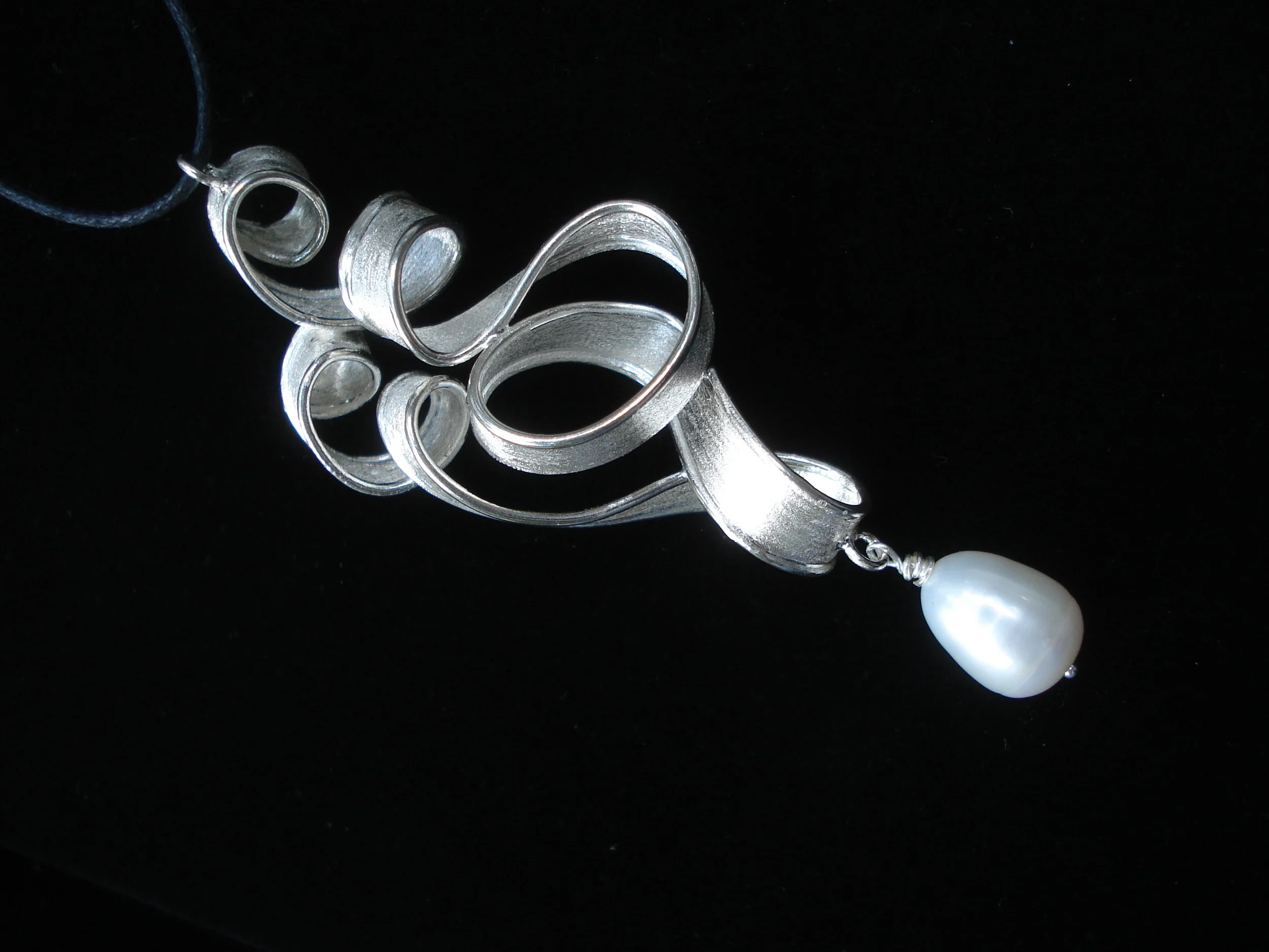 Petite Ribbon Pendant with Fresh water pearl