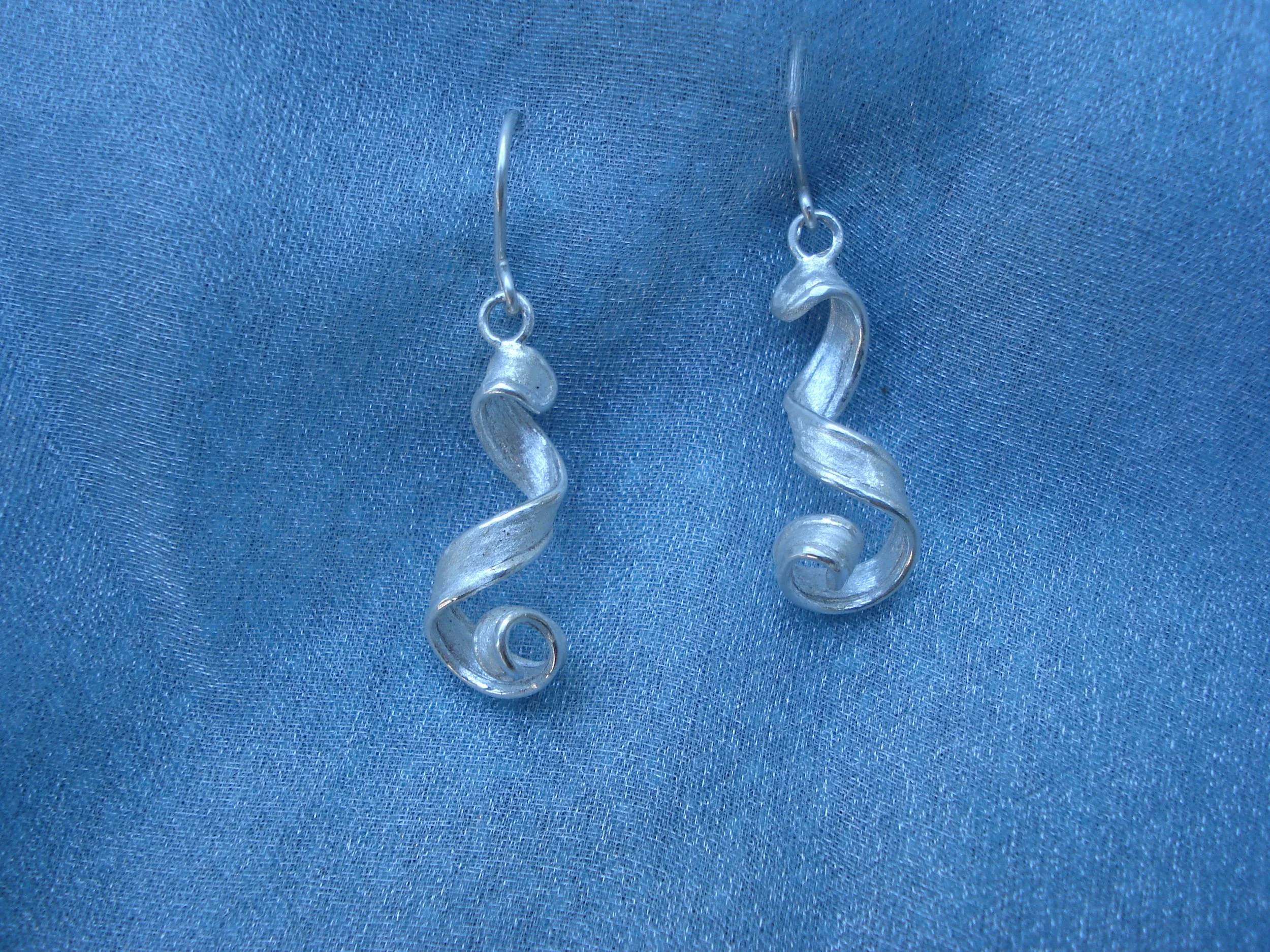 NEW! Curl Lock Designer Ribbon Earrings 