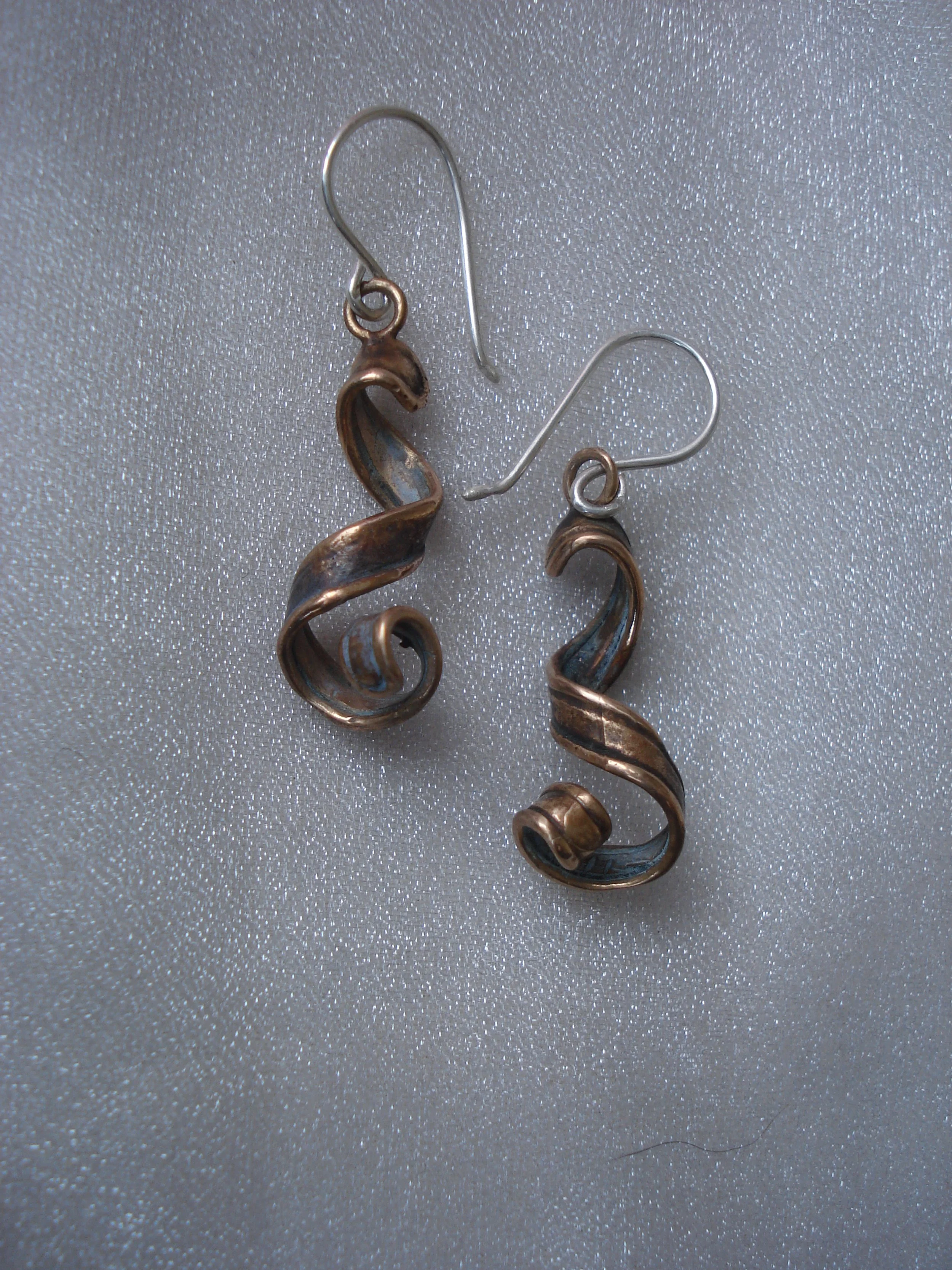 NEW! Curl Lock Designer Ribbon Earrings 