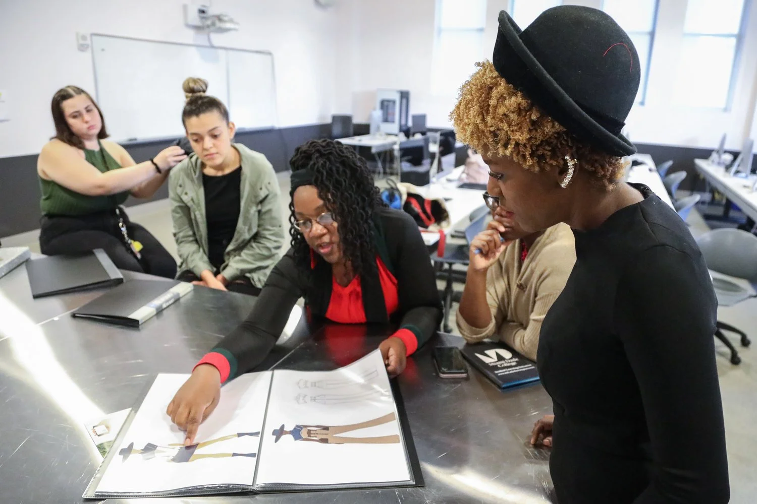 Fashion+Ilustration+class+critique1 (1).jpg