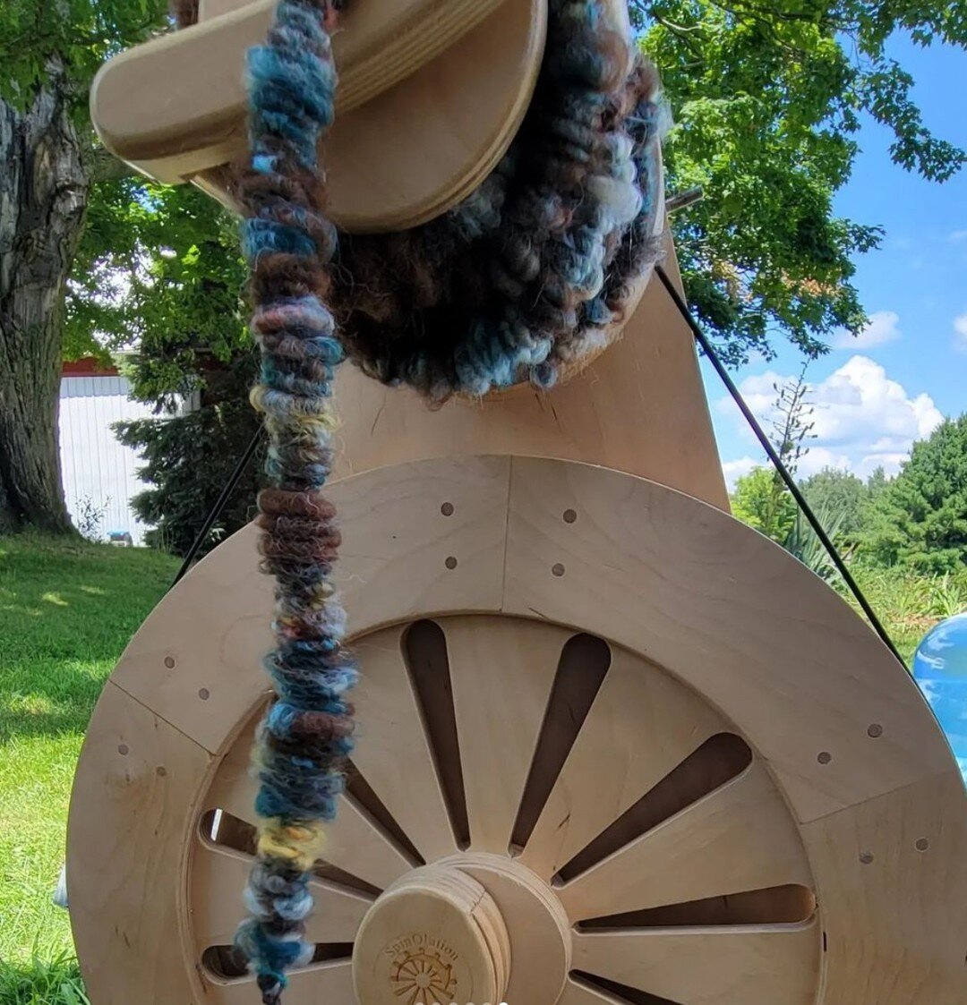 We think @hensnchicksfiberarts has the right idea for sure! Thanks for sharing. ⁣
⁣
@hensnchicksfiberarts⁣
Spinning art yarn is very therapeutic for me 🧶⁣
⁣
No rules⁣
Just you and the wool⁣
So freeing!#spinnersofinstagram ⁣
#spinningyarn ⁣
#knitting