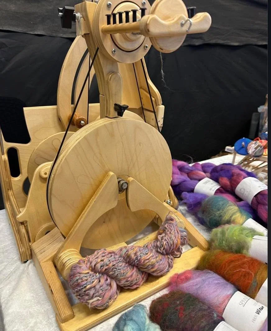 Thanks for sharing you beautiful fiber arts with us. @ullent_handverk  #makingyarn #spinnersofinstagram