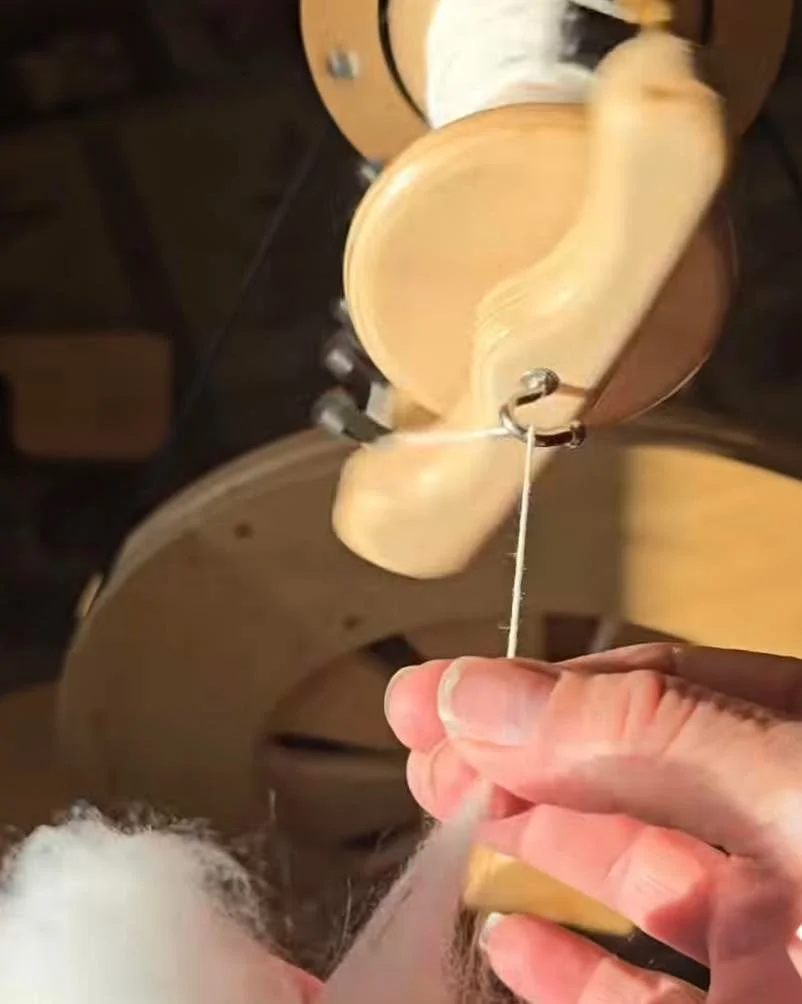 Warm sunlit spin with @tailspinfarm  #fineyarns #fineyarn #spinningyarns #spinningyarn #spinnersofinstagram #makingyarn