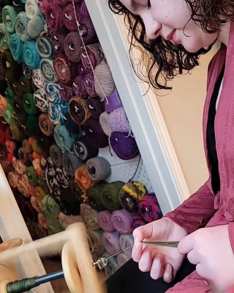 Thanks for sharing your zen of spinning with us ❤️ @eweniqueastrid  #fineyarns #fineyarn #spinningyarnfromwool #spinningyarns #spinningyarn