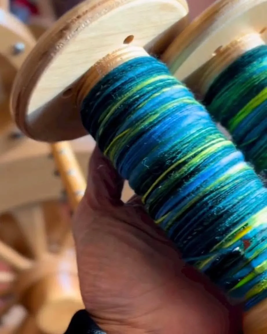 Gorgeous colors ! Thanks for sharing @rachelmpost  #spinning #wool #yarn #handspunyarn