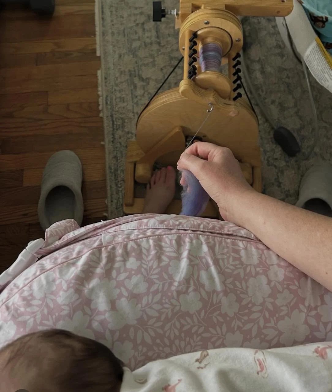 We&rsquo;re glad to be a part of your fiber arts journey. ❤️ @thewoolroast  #spinningyarnfromwool #spinningyarn #makingyarn #spinnersofinstagram