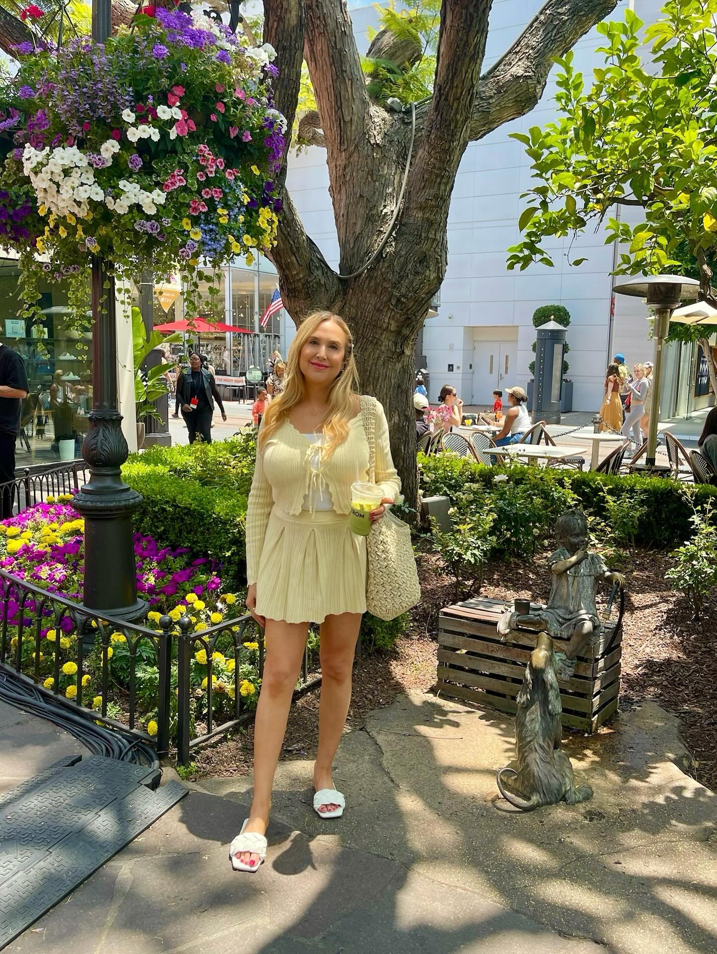 Appreciate every moment of your life&hellip;🌻🌷☀️

12 Things I appreciate&hellip;

1. My family 
2. Friends 
3. Flowers 
4. Matcha lattes
5. Walking in nature 
6. Yoga
7. Music
8. Movies
9. Writing
10. Fashion
11. Travel
12. And Cupcake (my sister&r