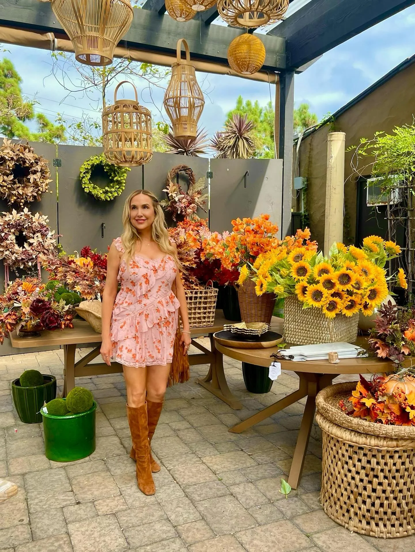 As the leaves begin to change colors and the pumpkins appear you know it&rsquo;s Fall&hellip;🍂💗🍁

Everything in your life is always changing and progressing forward just like the seasons. Although you cannot always see what&rsquo;s coming next, ha