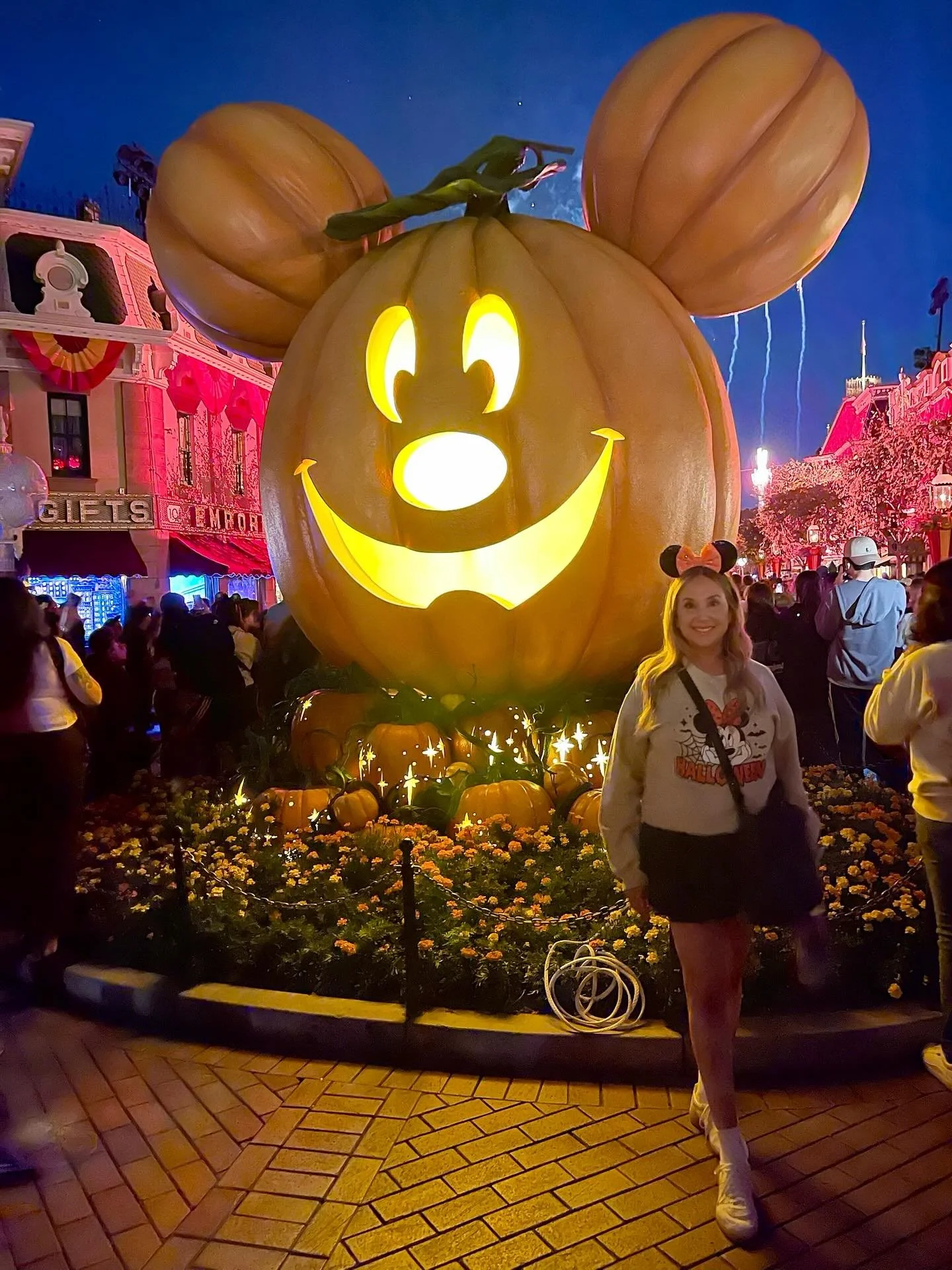 Happy Halloween from my favorite place!🎃🖤🧡

Where is your favorite place? Do you prefer tricks or treats? Have a great day!👻🍬

✨I am a Clinical Psychologist and Holistic Life Coach and have been working with Law of Attraction and manifesting for