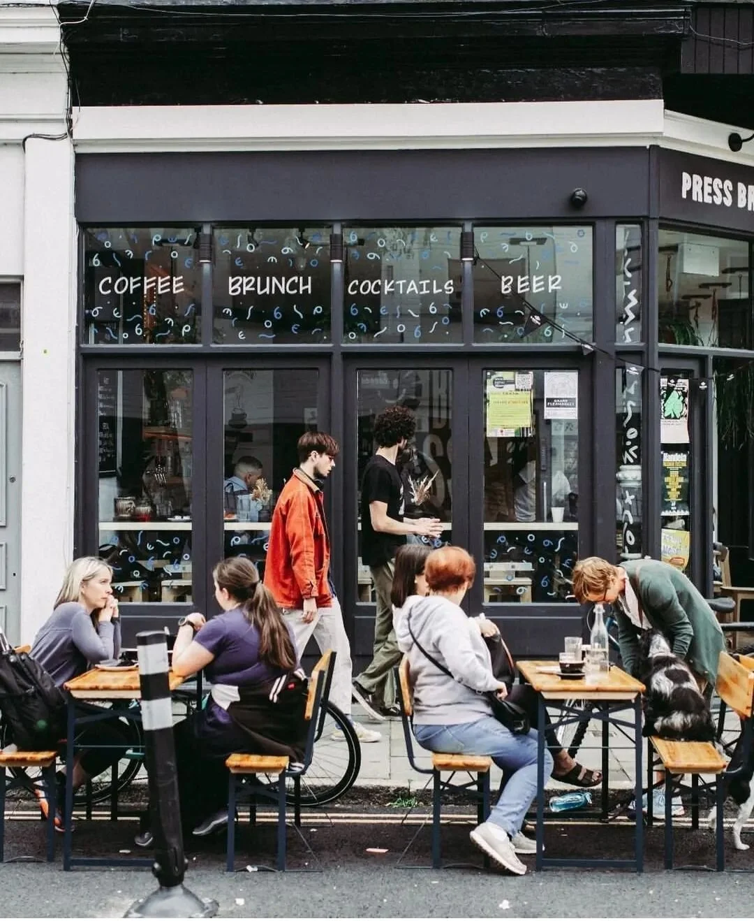 Some casual lettering and pattern work I did on the windows of @pressbroscoffee a few months back to add to the fascia panel I previously painted.

That squiggle pattern I designed is actually abstract forms of the letters that make the word 'Press B