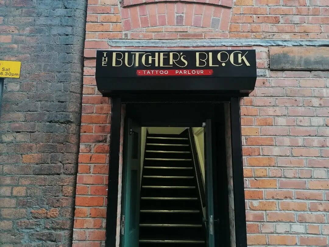 Another one from last year. The @butchersblocktattoo in sunny Wigan. Sketched out this deco inspired funky lettering for the shutter box. This contrasted nicely against the big ghost sign I painted on the gable end.