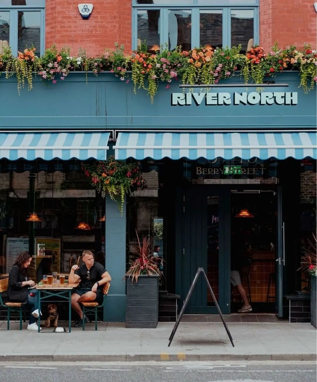 River North on Berry St. Another one completed last year, I saw this nice photo they took so thought I'd steal it.

Designed by the ever excellent @kieranrid. You can also see a peak of the fanlight, which is probably one of the my favourite things I