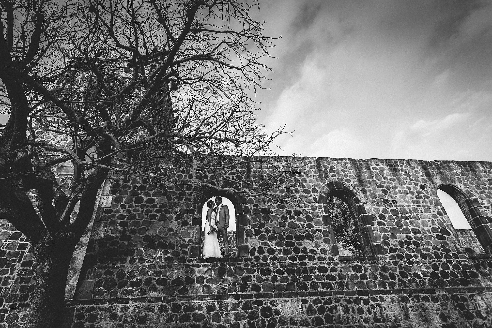 best-men-weddings-photographer-destination-wedding-sint-eustatius-old-gin-house_0791.jpg