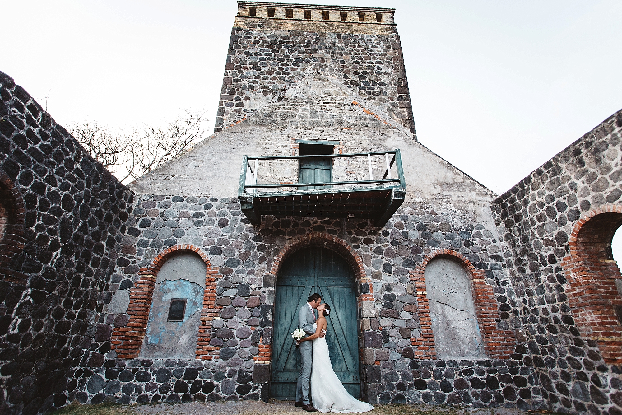 best-men-weddings-photographer-destination-wedding-sint-eustatius-old-gin-house_0793.jpg