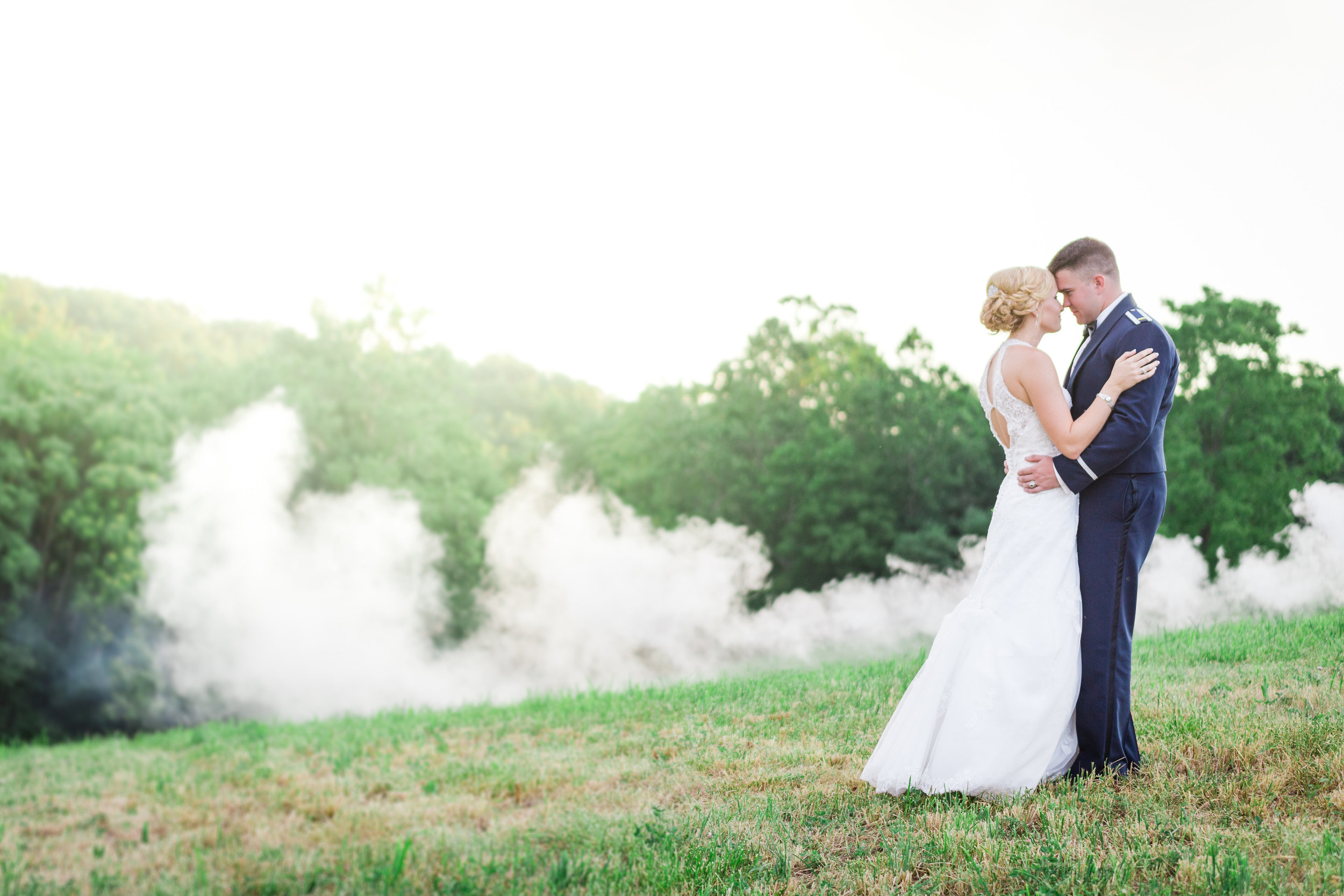 Wedding_Smoke_bomb