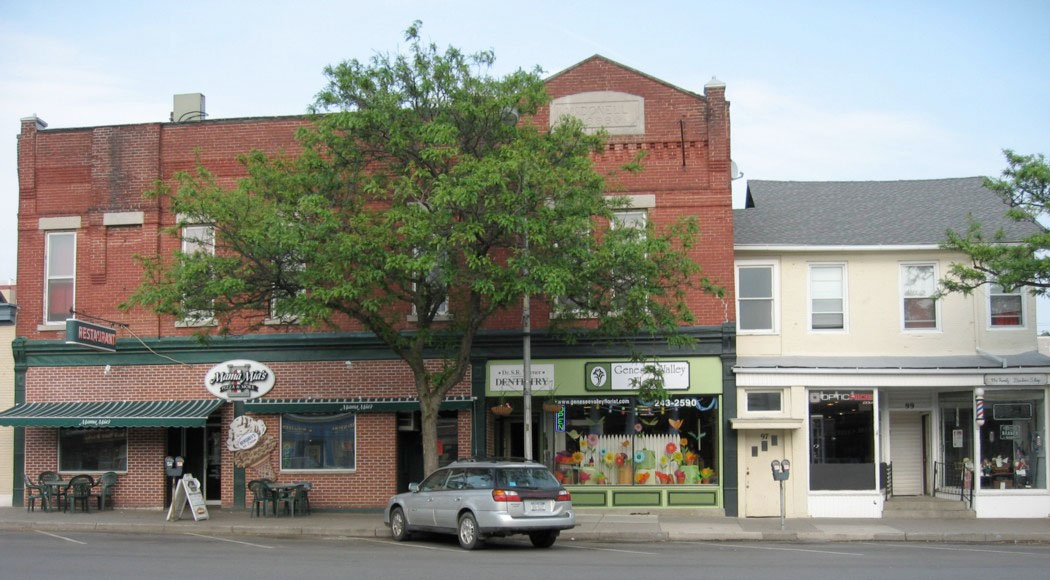 2008 89-93 Main Street (left), 99 Main Street (right)