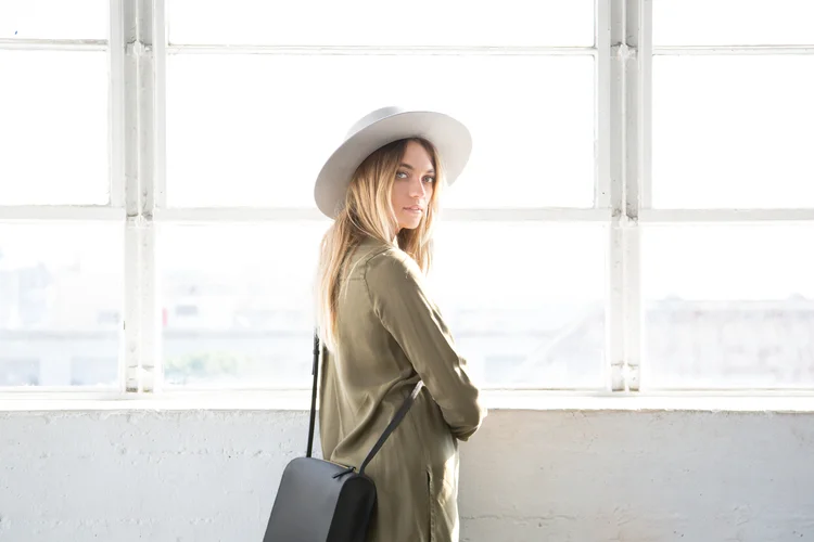 3_cuero_and_mor_brea_black_crossbody-4.jpg