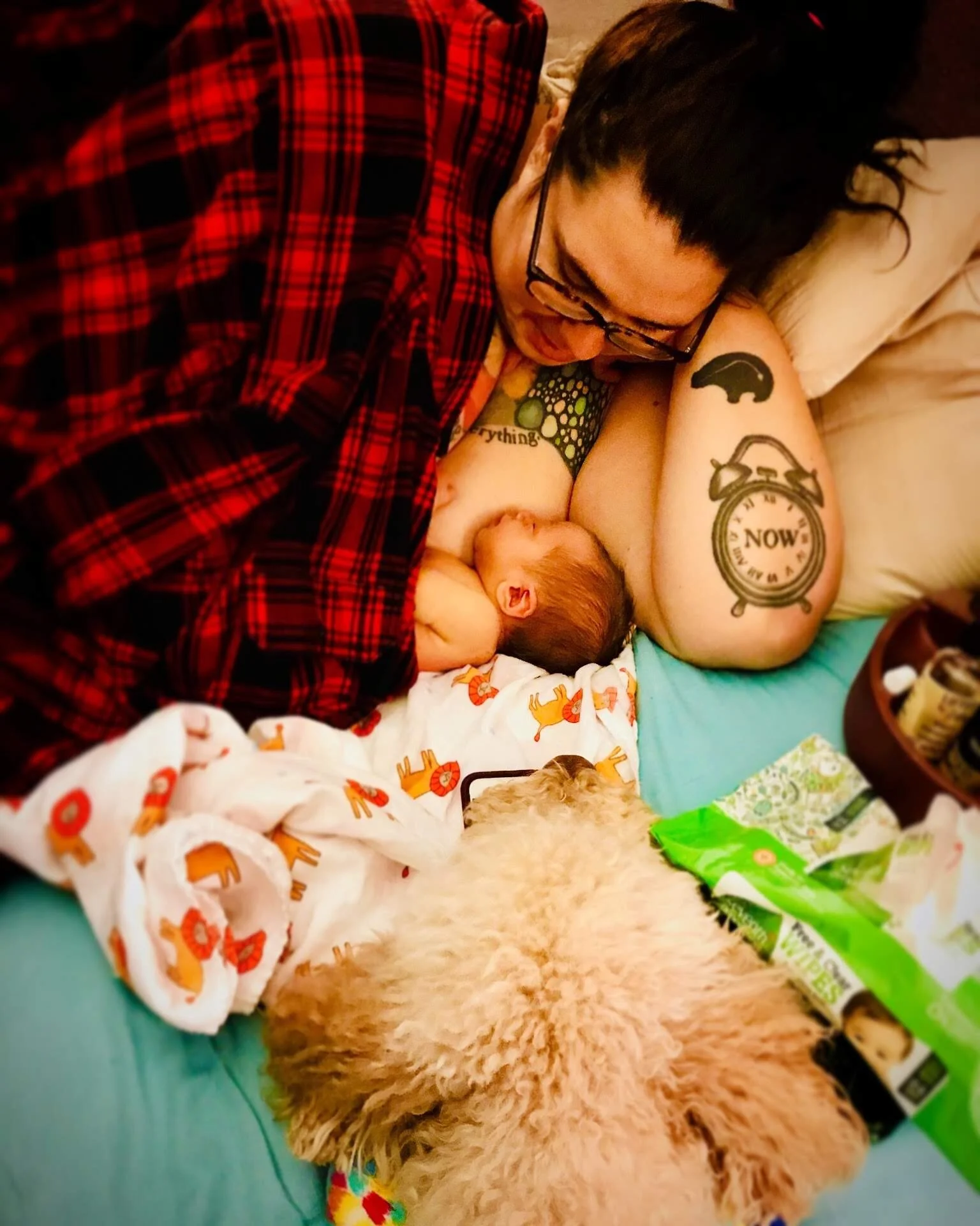 Annika and her daughter Ruby lay in bed, two days postpartum after an intense freebirth.