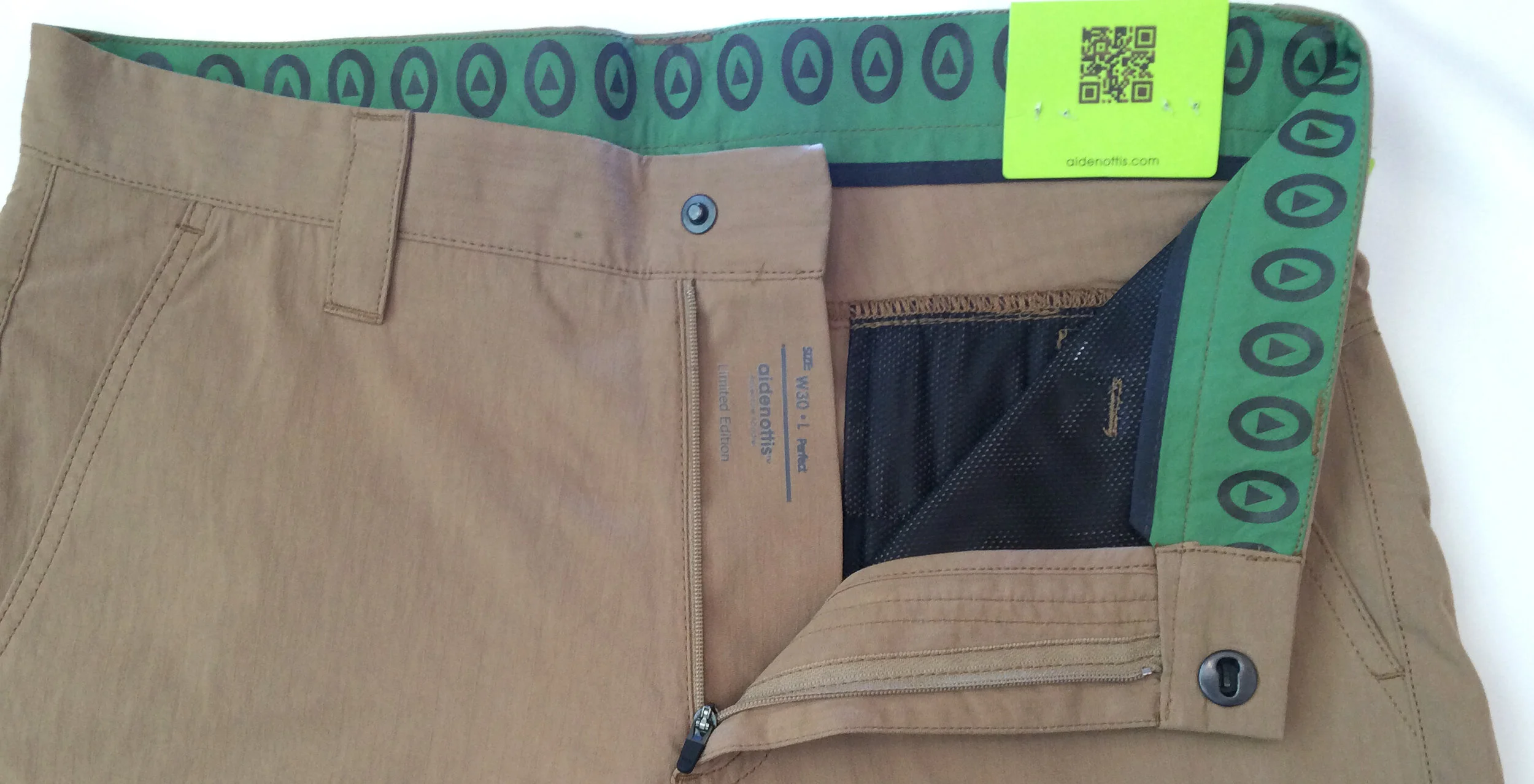 TRAIL WALK SHORT Open view kelp mesh interior.JPG