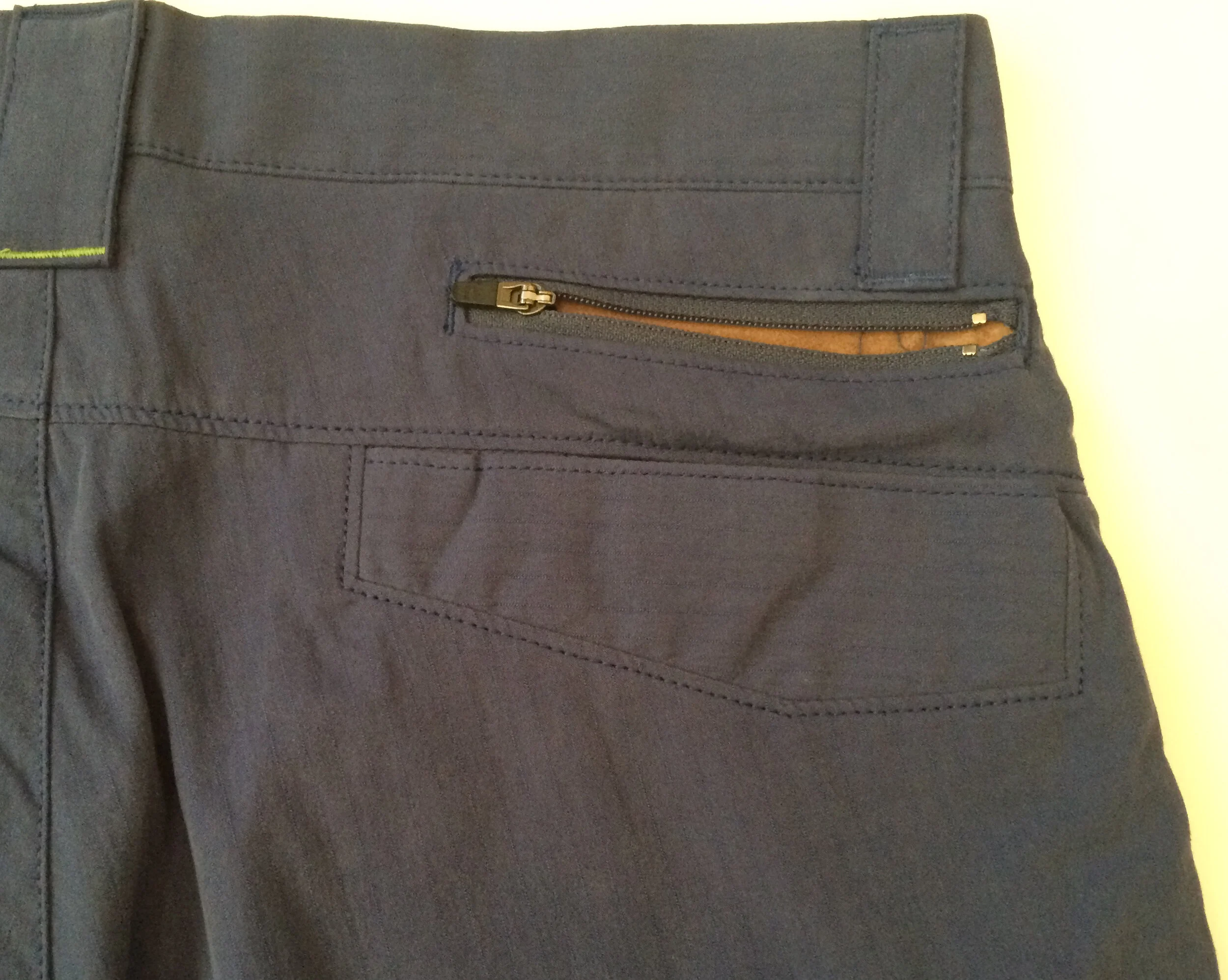 TRAIL WALK SHORT Tech pocket dark denim.JPG