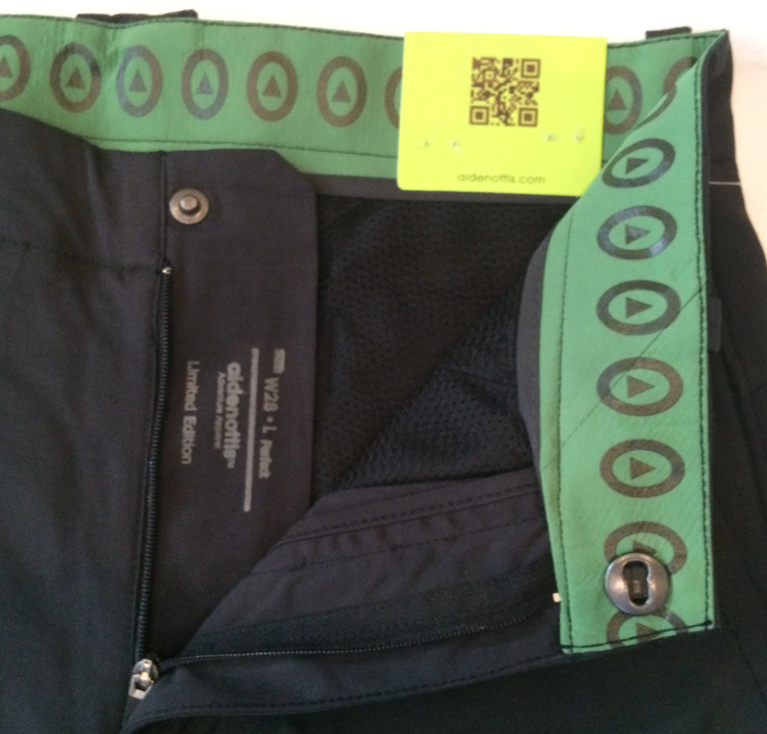 MARMORA TACKLE SHORT Open view jet black.JPG