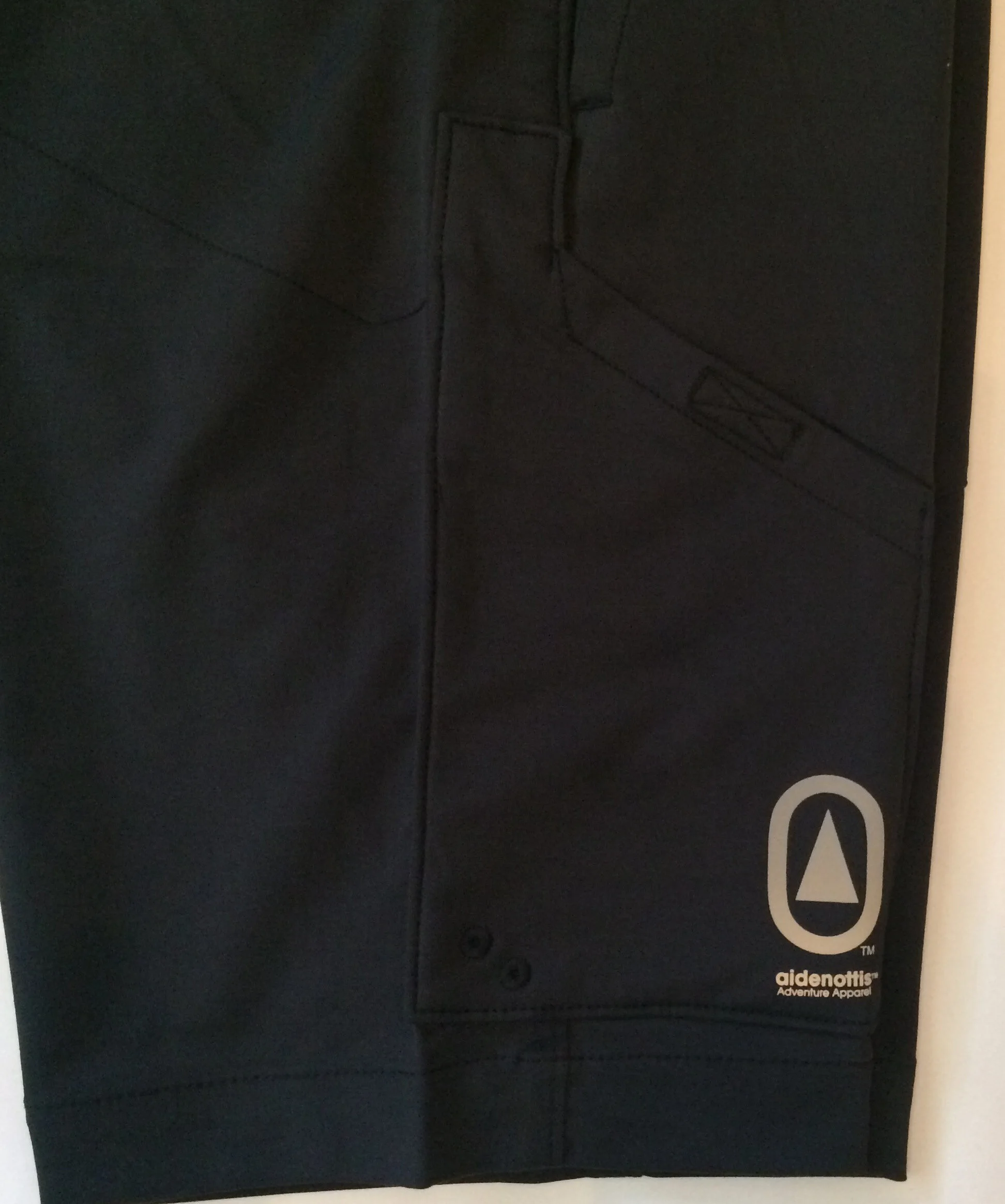 MARMORA TACKLE SHORT Tech pocket detail jet black.JPG