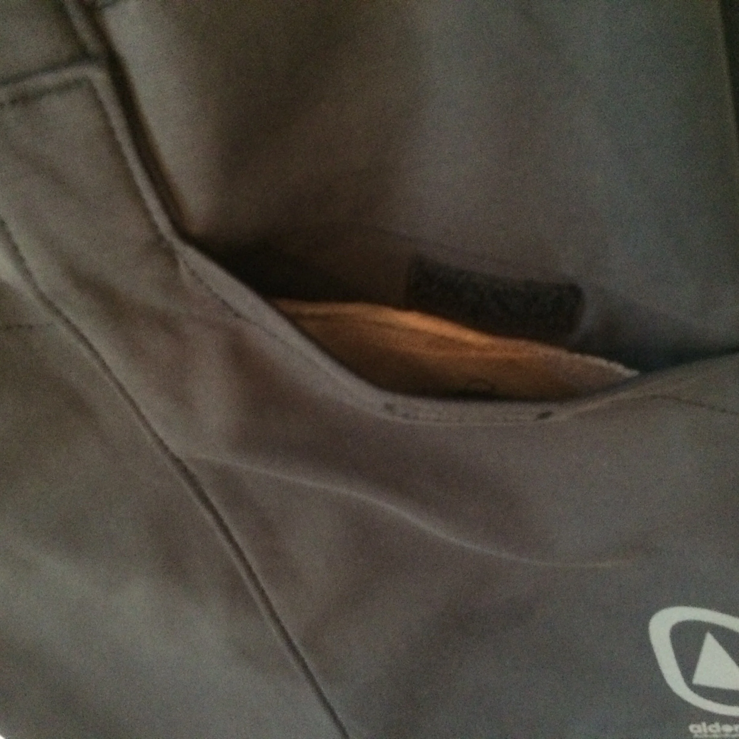 MARMORA TACKLE SHORT Tech pocket open jet black.JPG