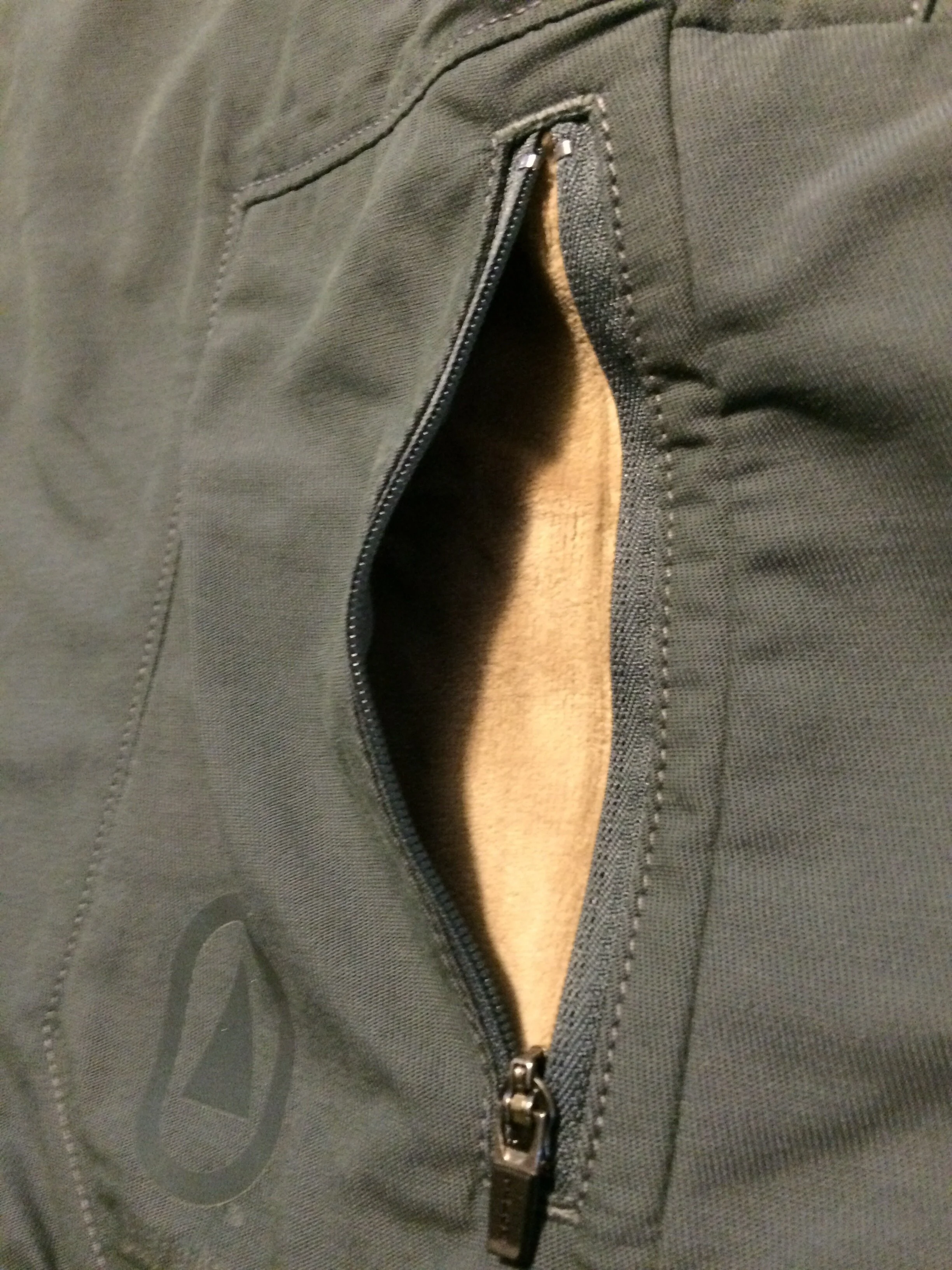 HAUL TECH SHORT Tech pocket open dark slate.JPG