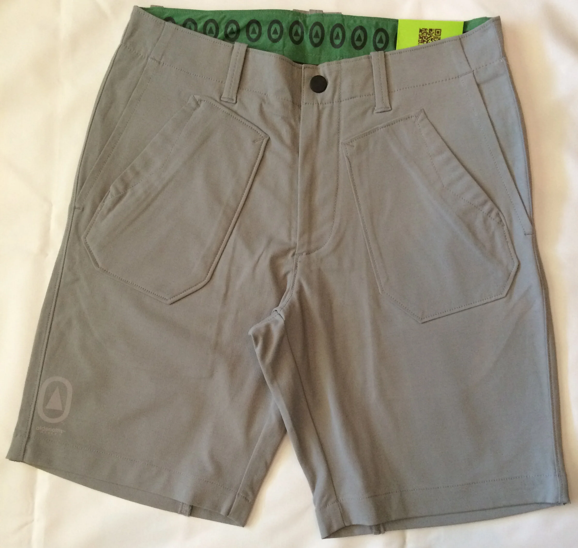 ECHO SHORT Front view griffin grey.JPG