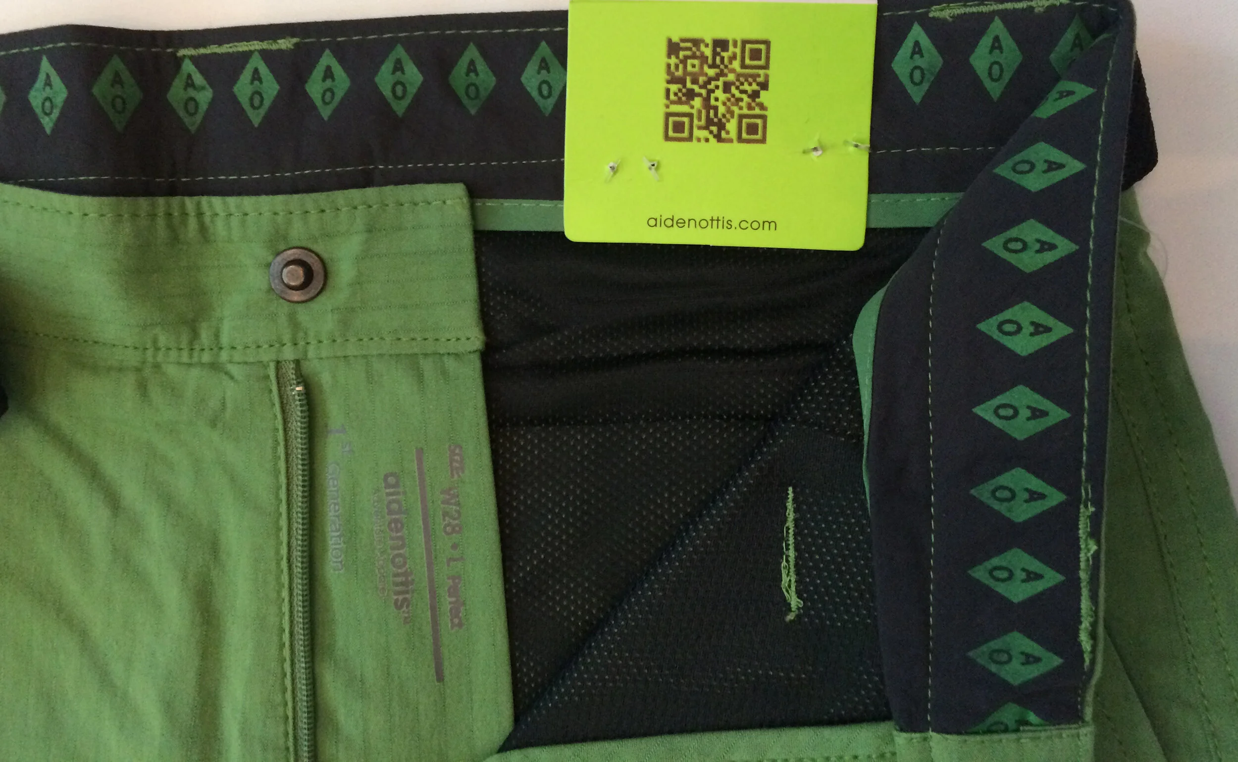 TECHNICIAN CARGO SHORT Open view english ivy.JPG