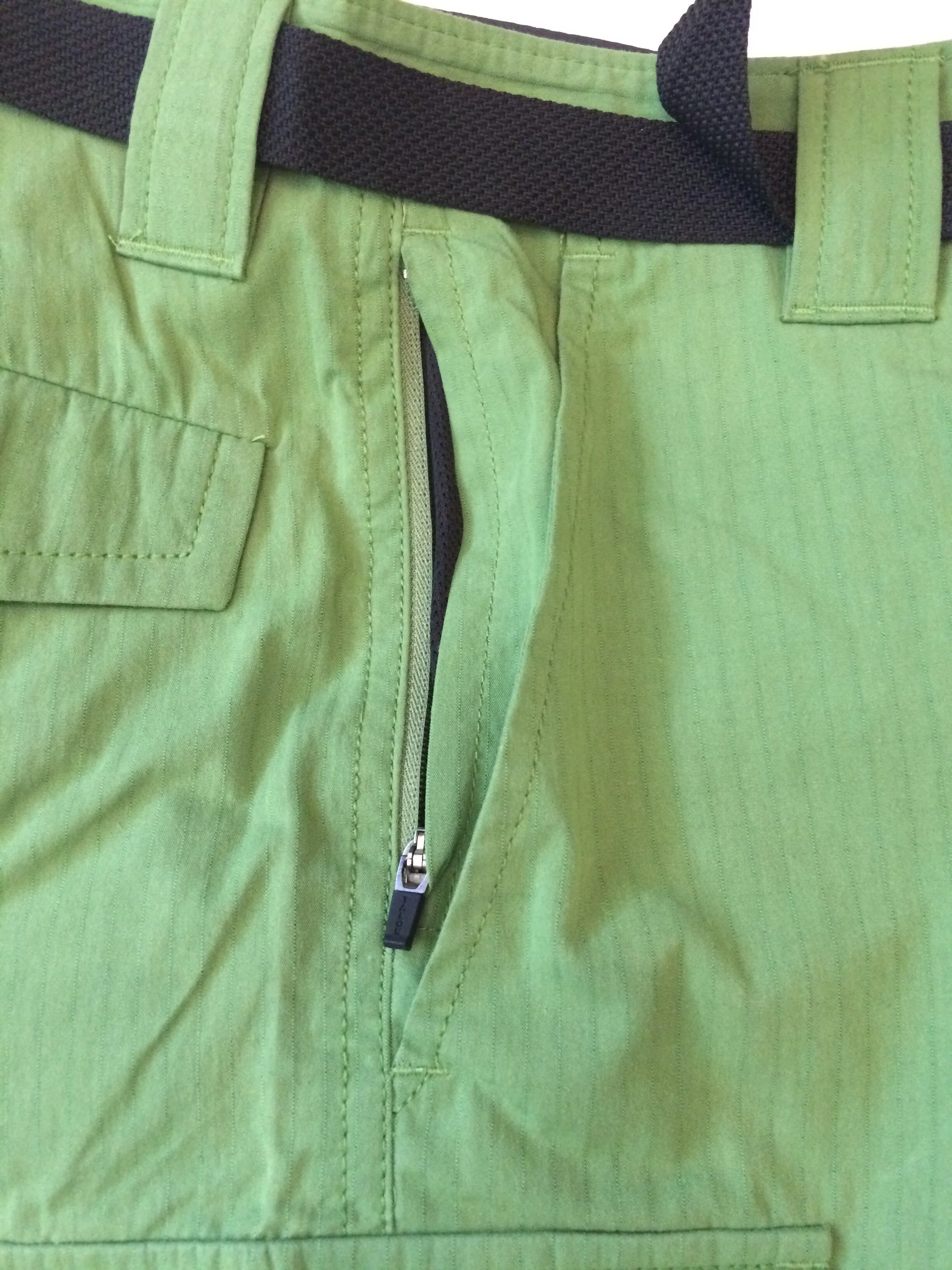 TECHNICIAN CARGO SHORT Security side pocket english ivy.JPG