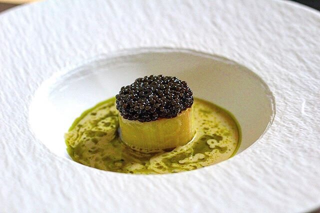 Braised and grilled leek. Sauce of leek trimmings. Oil made from leek greens. @astrea_caviar aged baerii caviar