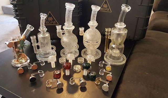 Here is our unofficial @chalicefestival @mothership_glass colab trophies from this weekend. Lol. 
5 new works of art to add to the case. Special thanks to @Scott_deppe and @jake_c_glass for showing love.

#atomik420 #atomik #extracts #moonrocks #vape