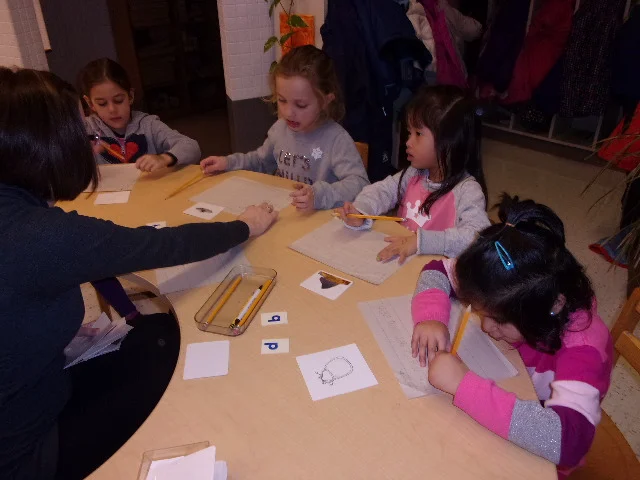 Wednesday's literacy group sounding out CVC words.
