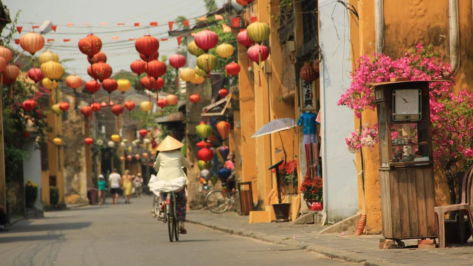 HOI AN - Ancient Streets/Walking Town - Free to visit - Claiming a UNESCO World Heritage City title in 1999, walking through Hoi An feels as if you're walking through an ancient fairy tale. Exploring and getting lost in Hoi An is a great adventure, as the city itself is so small, you always find you way back. The streets are littered with vendors, art, ice cream, and picturesque moments.