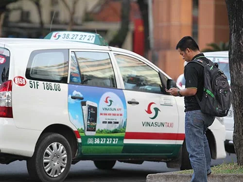 Taxi - With Da Nang has no shortage of taxis or taxi companies. The taxis use meters, so make sure to only pay the price on the meter.