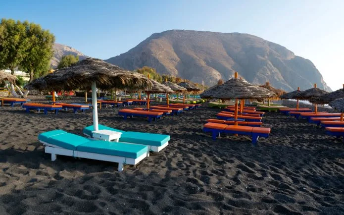 best-santorini-beaches-with-beach-resorts.jpg