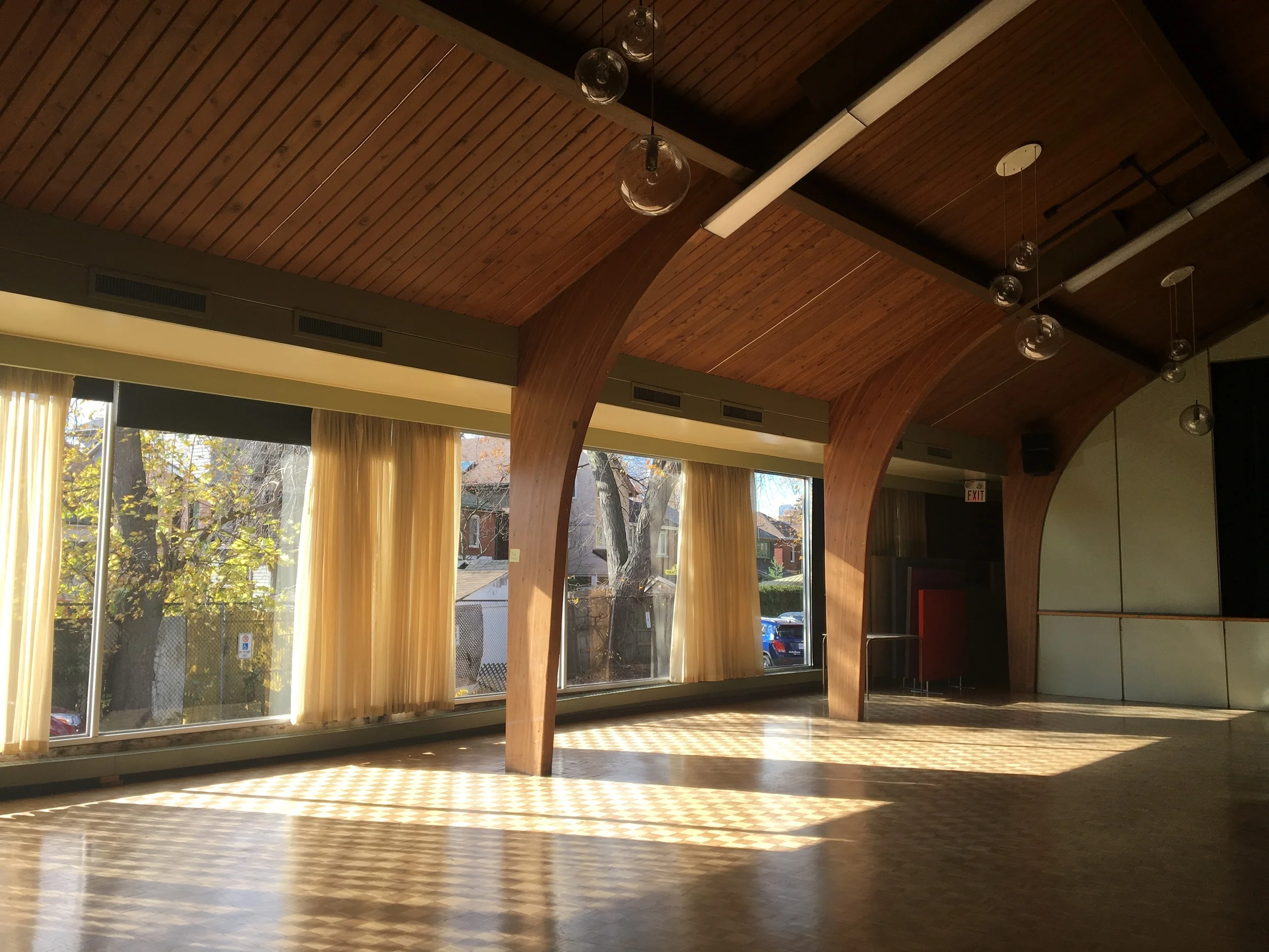 60s design -- ample lighting. 