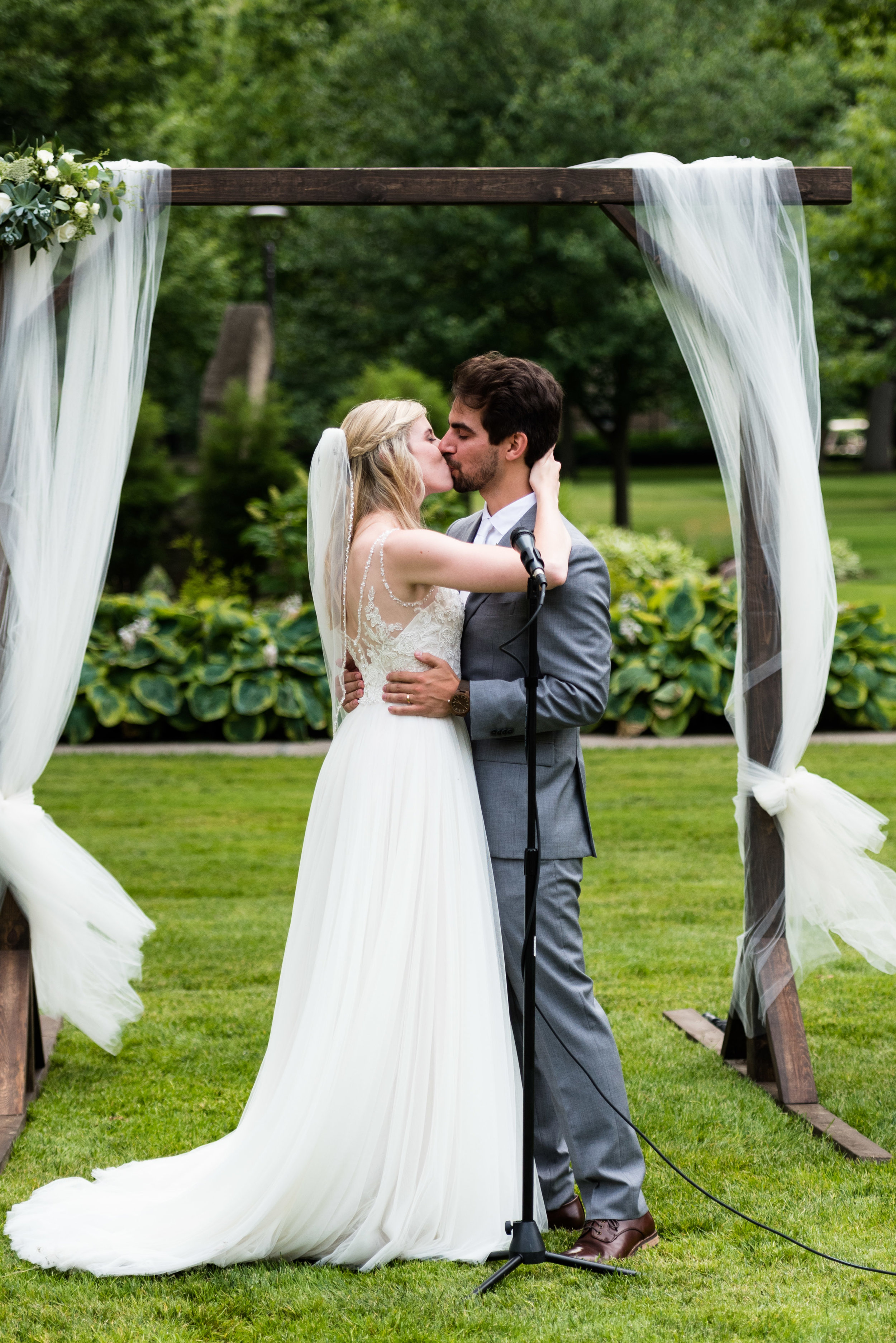 first kiss ohio wedding photos