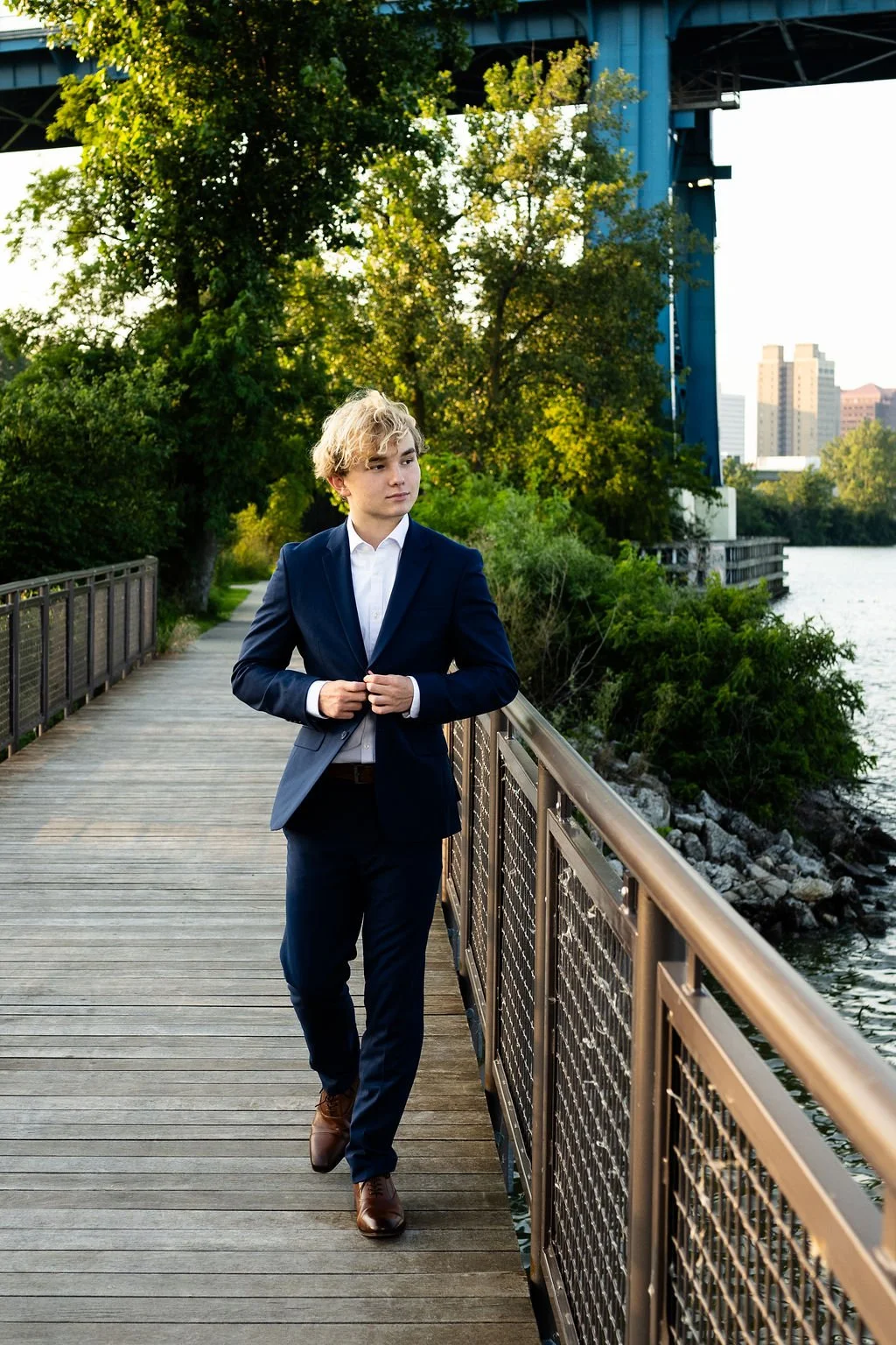 downtown toledo senior photos