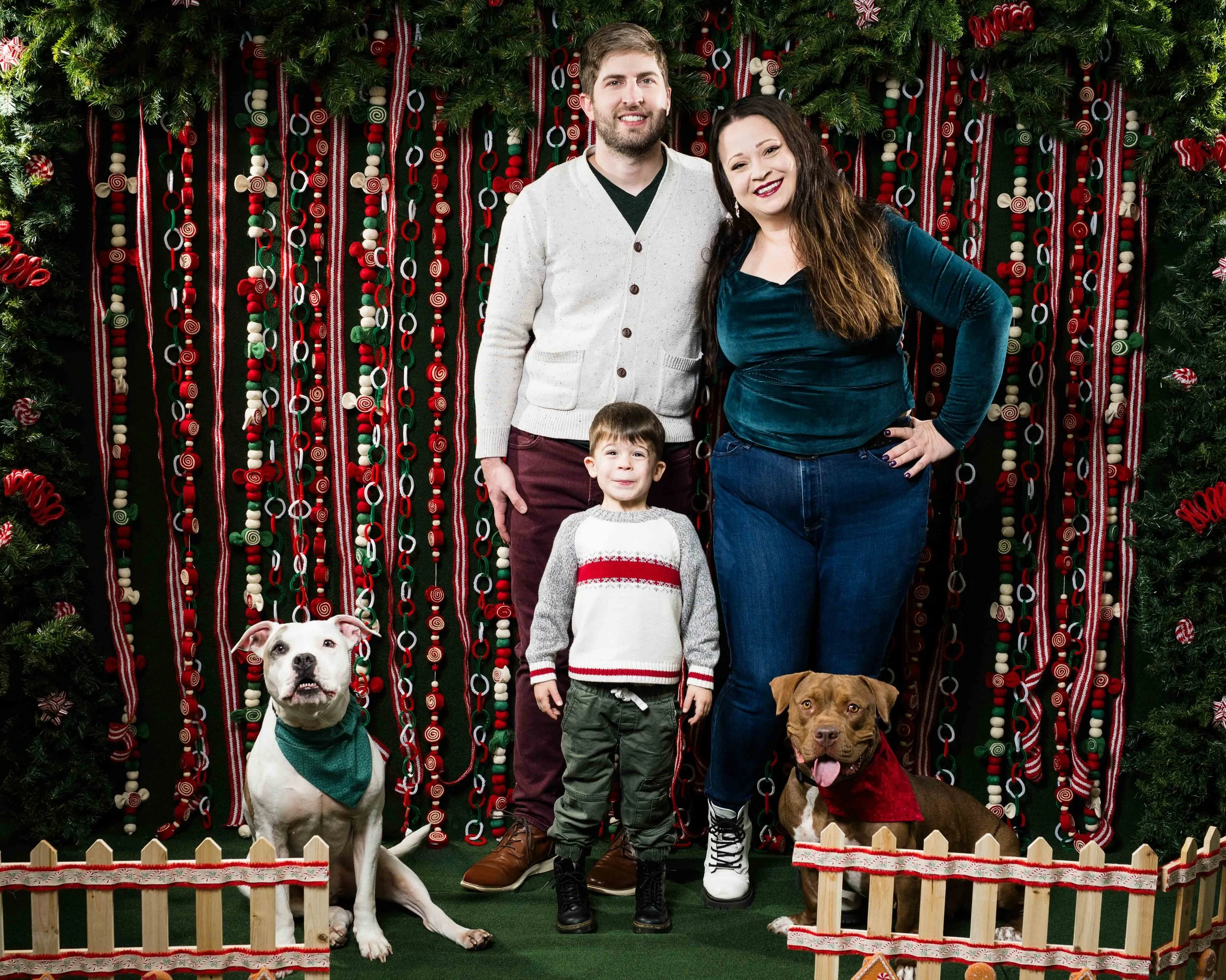 toledo photographer rebecca trumbull and her family on holiday set